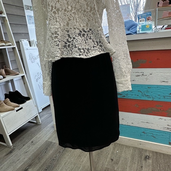 Akris Punto Black Wool-Blend Skirt - Size 12 - Picture 8 of 8